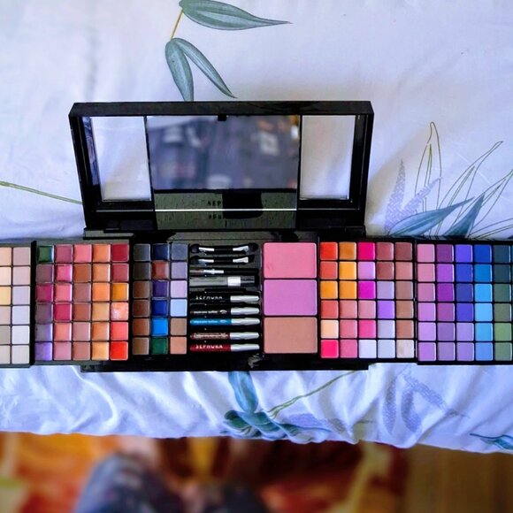 COLLECTOR'S EDITION SEPHORA STILL IN SHRINK WRAP - Picture 3 of 12